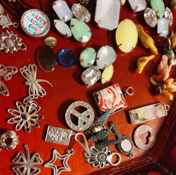 Vintage lot of miscellaneous jewelry, charms, pendant, crafting jewelry - Picture 3 of 7